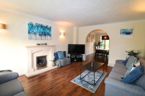 Binfield - Spacious Luxurious Four Bedroom House